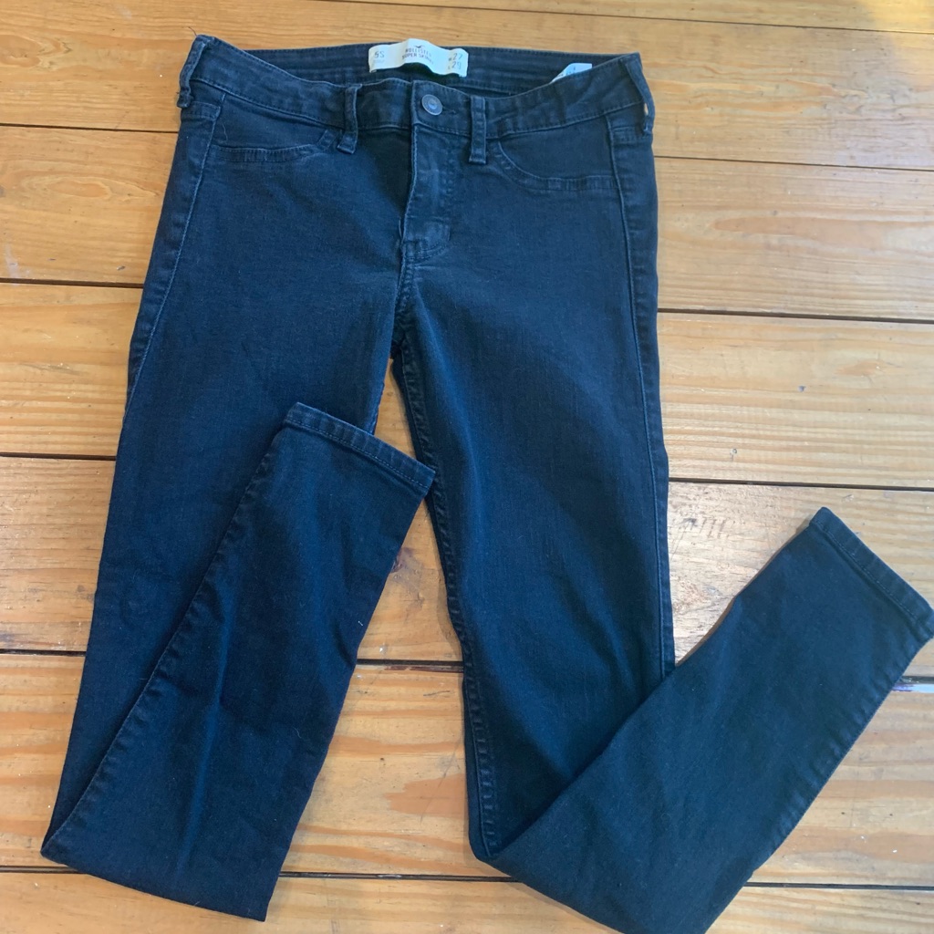134 Hollister Jeans